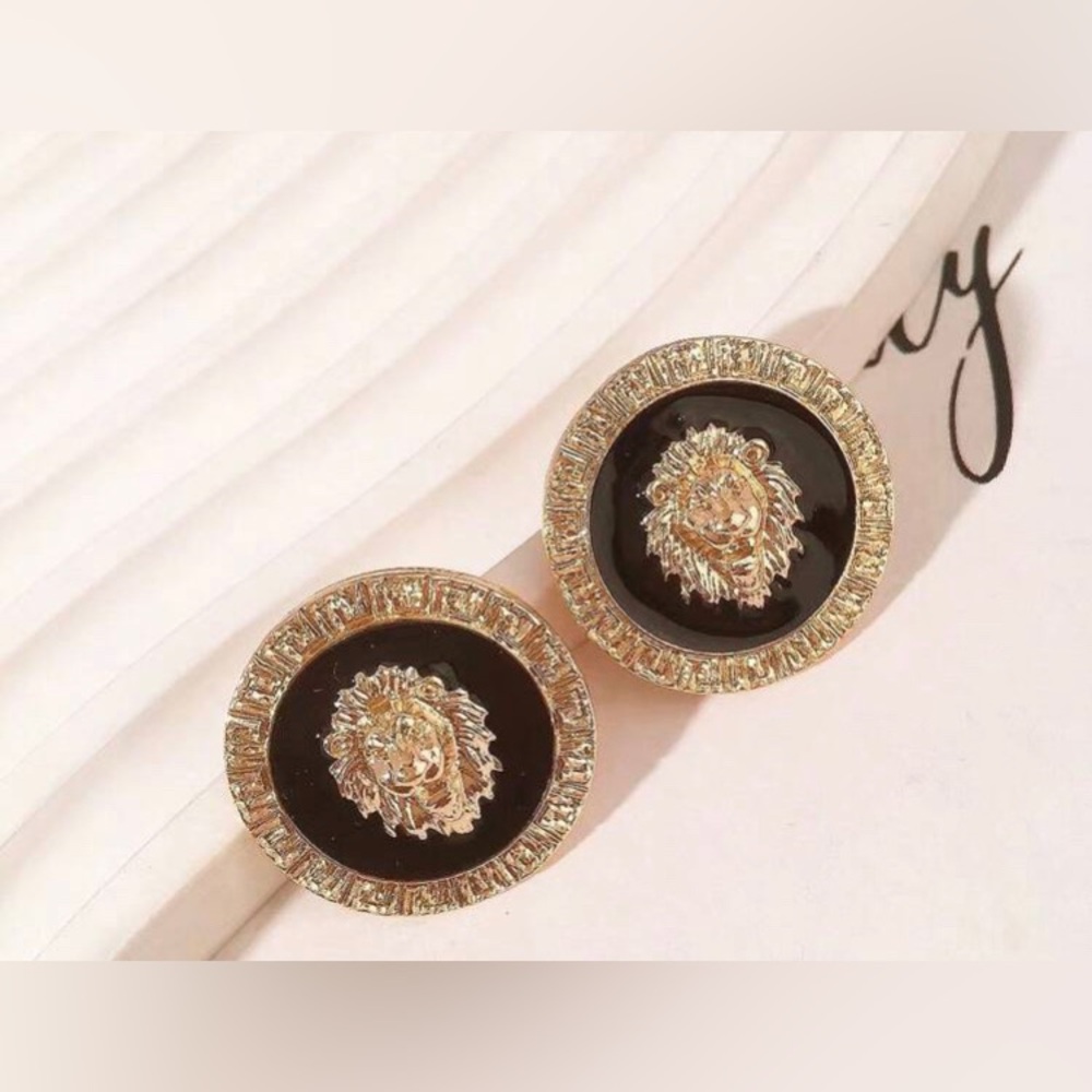 PAIR OF LION 🦁 EARRINGS